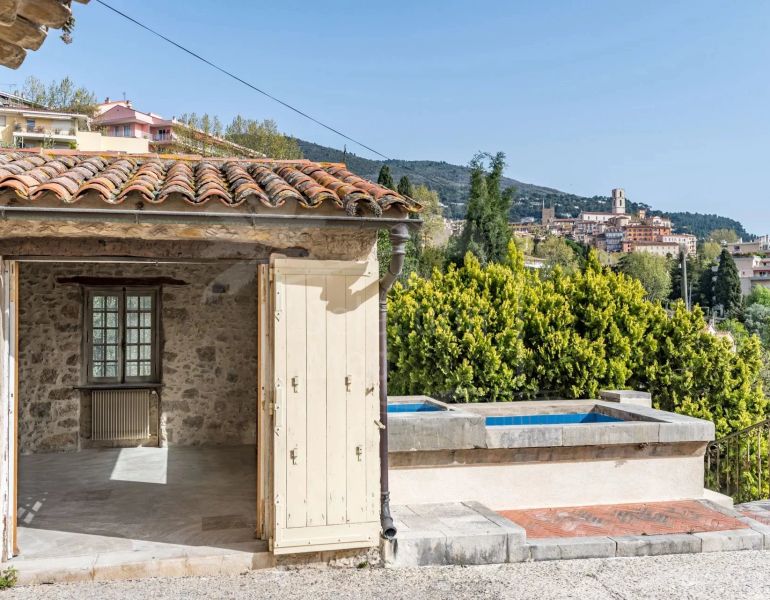 Close to the old town centre of Grasse, this spacious family bastide offers ...