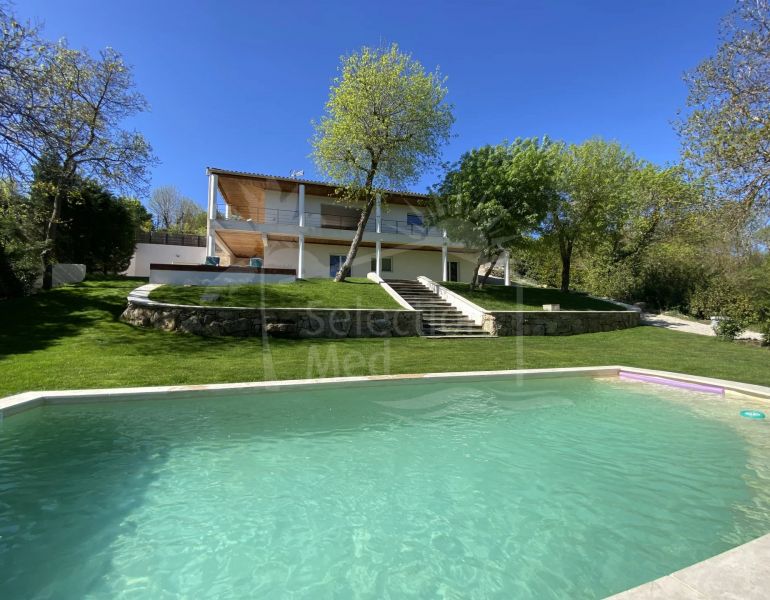 Houses for sale in ChâteauneufGrasse