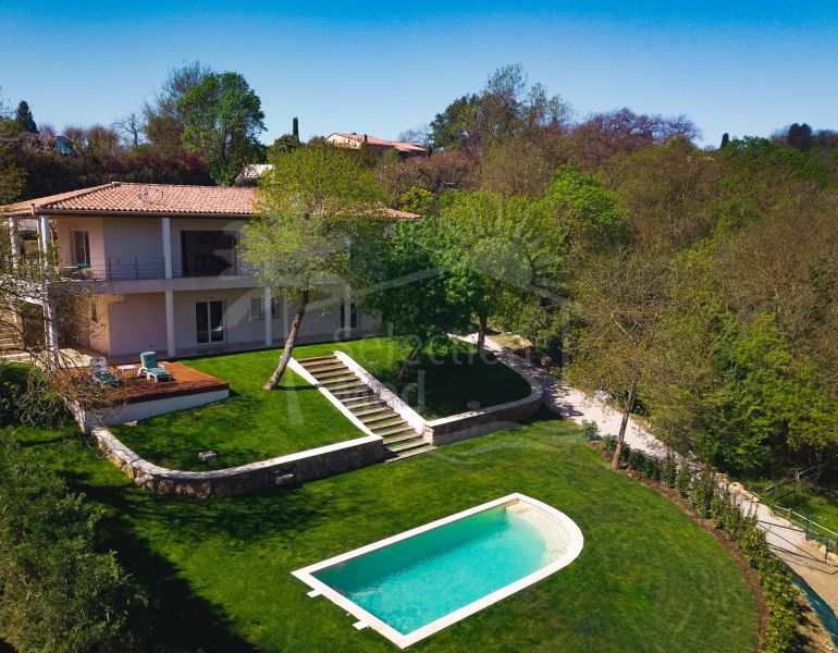 Houses for sale in ChâteauneufGrasse