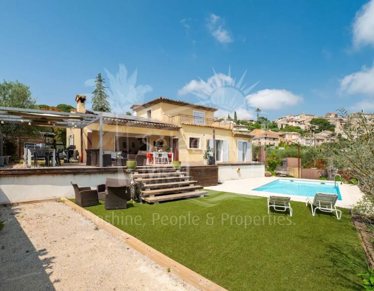 A peaceful family home on the Côte d’Azur, intoor/outdoor living and an easy ...