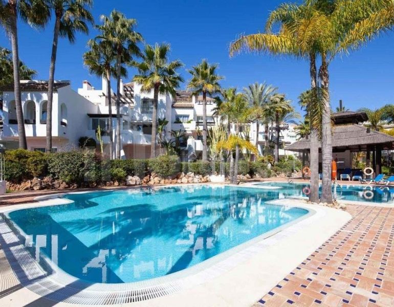 Bel appartement de plage à moins de 5 minutes à pied de Guadalpin Banus