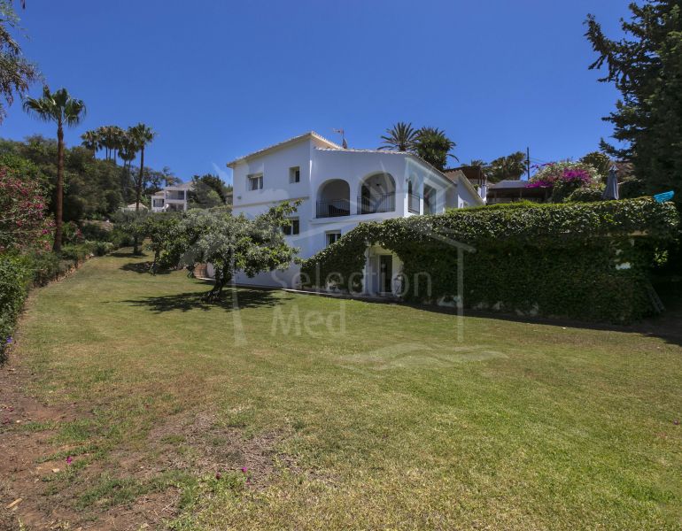 Villa de 4 dormitorios en El Rosario, Marbella Este con preciosas vistas