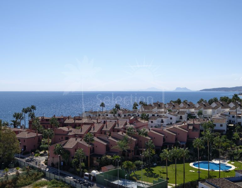 3 Bedroom penthouse duplex, Estepona beachside with panoramic sea views