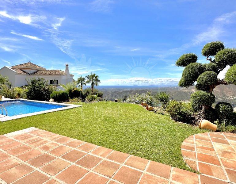 Elegante Villa de 4 dormitorios con vistas al mar