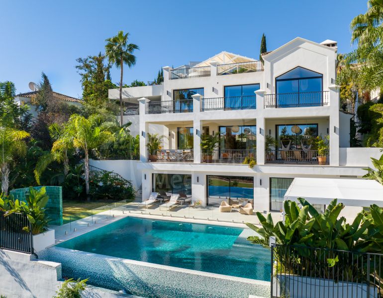 Luxury Villa in El Herrojo, Benahavis, Malaga