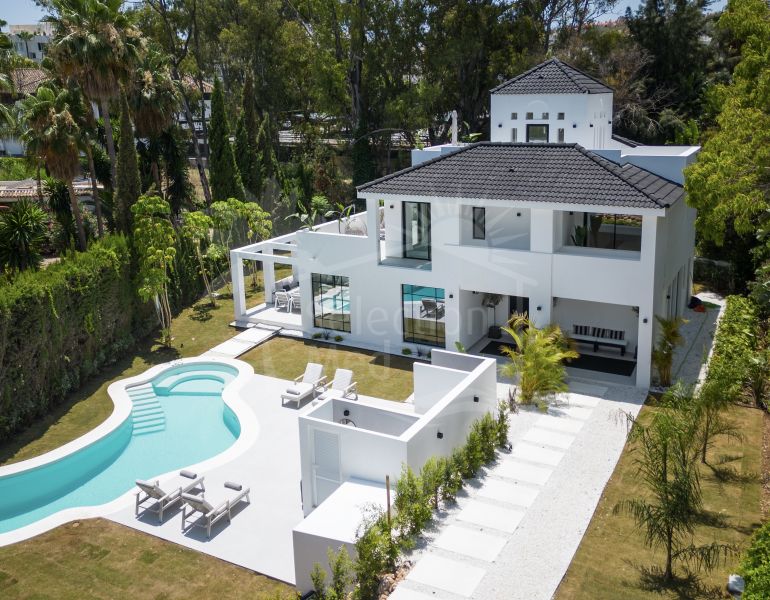 Villa for sale in Nueva Andalucia, Marbella all