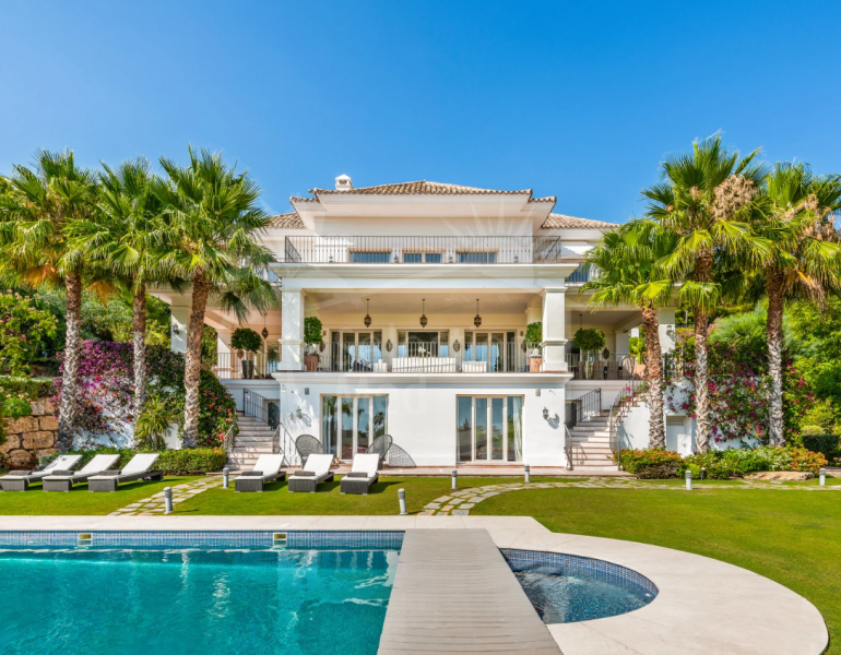 Mansion with spectacular sea views in Marbella Hill Club