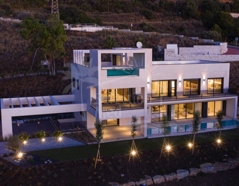 Brand new villa with sea views in Benalmadena