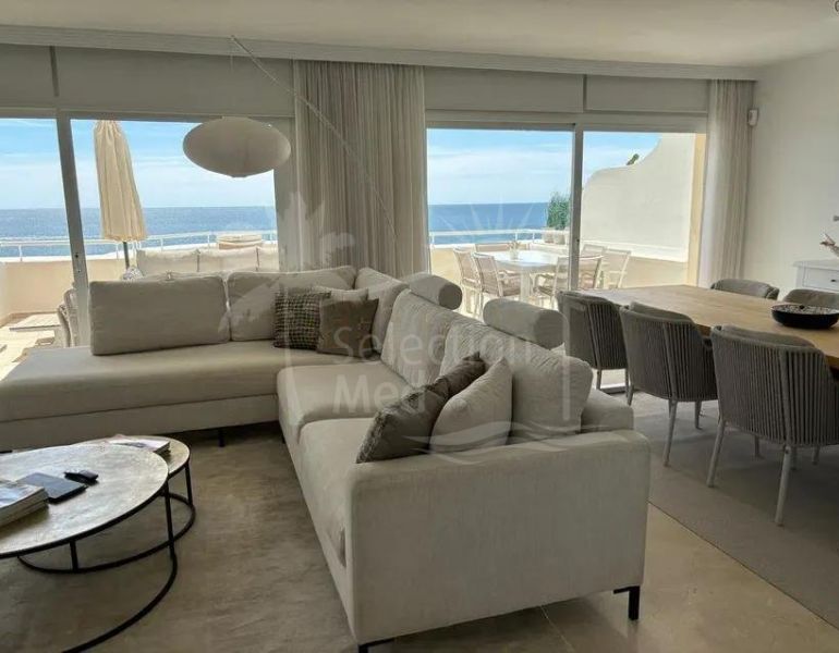 Luxurious Beachfront Penthouse in Buenas Noches, Estepona