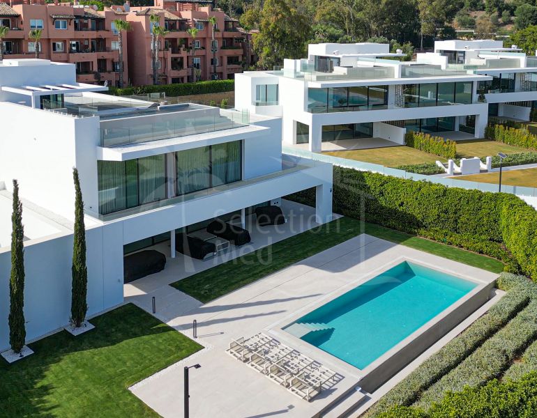 Lujosa Villa Moderna en la Milla de Oro de Marbella