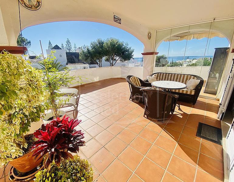 Luxurious Beachside Duplex Penthouse in Elviria, Marbella