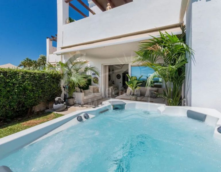 Beautiful Beachfront Villa in El Rosario, Marbella East