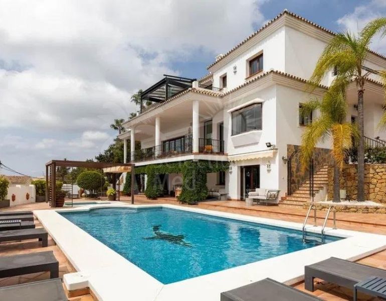 Élégante Villa Rénovée avec Licence Touristique