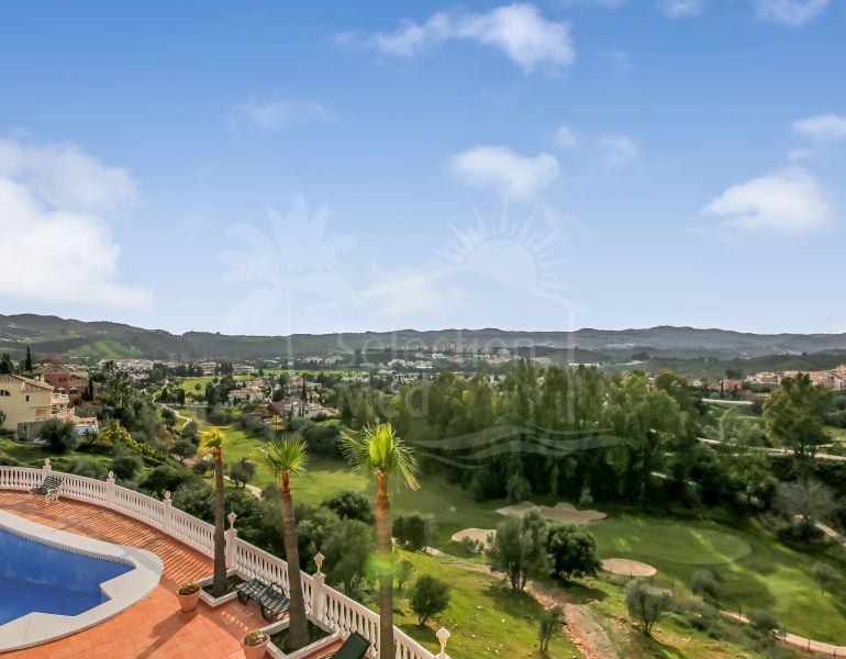INVESTISSEURS : Villa de Luxe à Mijas Golf avec Capacité 14 Couchages et Important Potentiel de Plus-Value