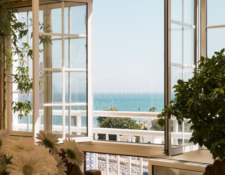 EXQUISITE PENTHOUSE WITH INCREDIBLE SEA VIEWS!