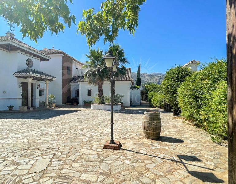 Cortijo spectaculaire à Villanueva del Rosario avec piscine et belles vues