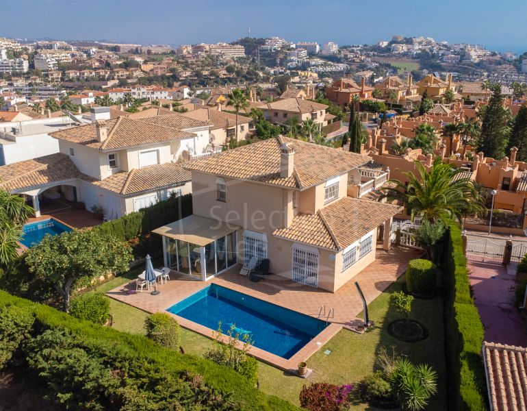 Great Investment Opportunity reduced from 850 000€ - Villa with Sea Views And Private Pool, Riviera del Sol, Mijas Costa