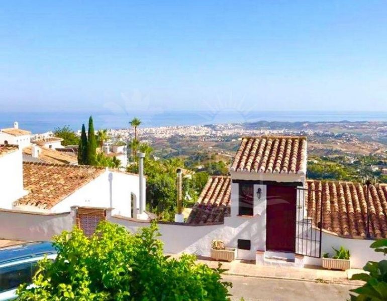 Don't miss the opportunity to make this property your next home or investment in the picturesque Mijas!