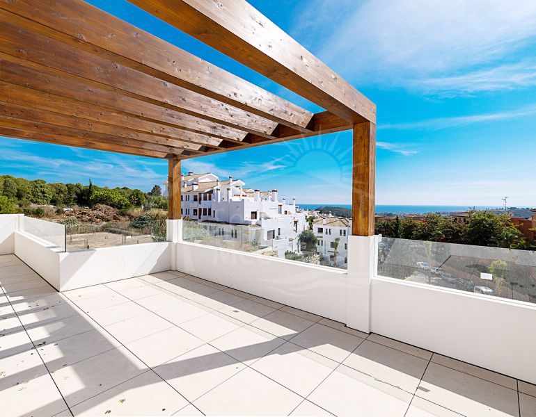 New Spacious Penthouse 3 bedroom Apartment in Casares Golf