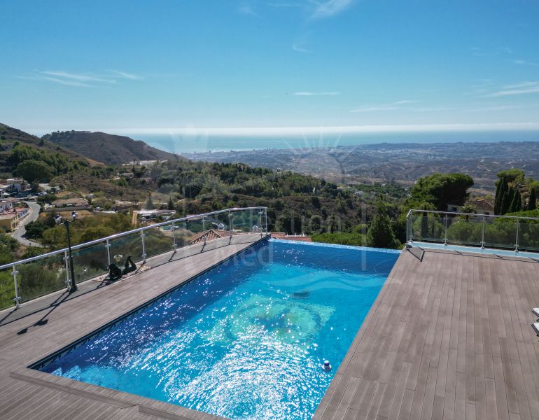 Villa Paraíso Latino: Exquisite Elegance with Breathtaking Views