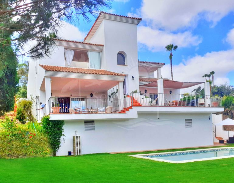 Spacieuse villa familiale de 5 chambres avec panoramique Vues dans Sotogrande Alto.