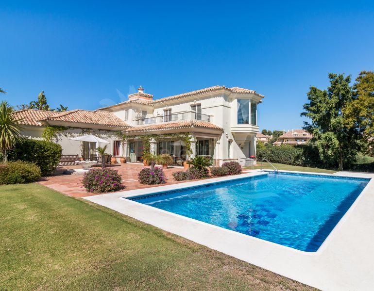 Stunning Andalusian Style 4 Bedroom Villa on Large Elevated Plot In Sotogrande Alto