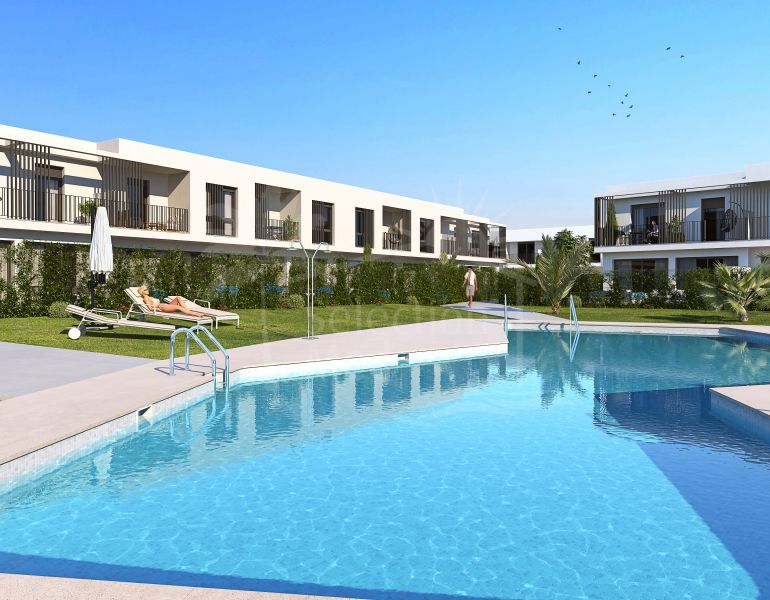 INVESTISSEMENT OPPORTUNITY - Brand New 4 Bedroom Town House in San Roque Golf