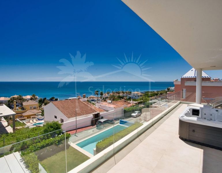 Stunning New Contemporary Villa In Quiet Location with Stunning Views, Close to Estepona.