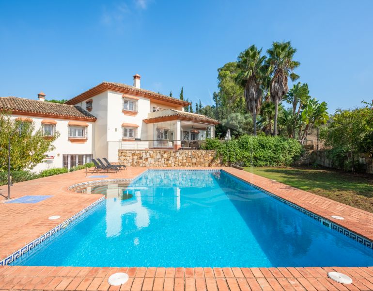 Luxurious 5 Bedroom Family Home in Tranquil Setting in Sotogrande Alto.