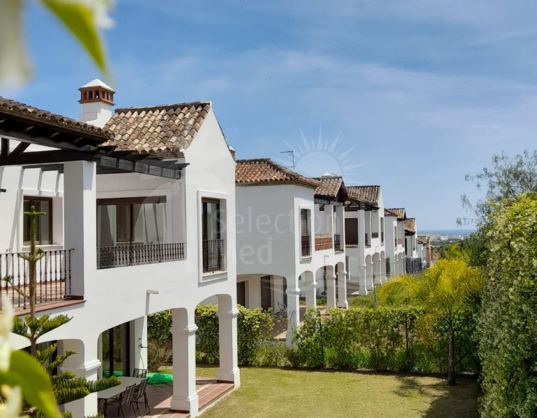 Brand New Luxury 4-Bedroom Semi-Detached Villa on Frontline Golf Location, in Estepona.
