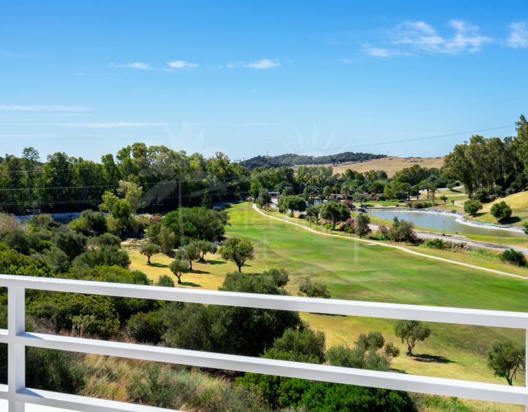 Opportunité d'investissement - Nouvelle maison de ville de 3 chambres en première ligne de golf avec vue sur le golf.
