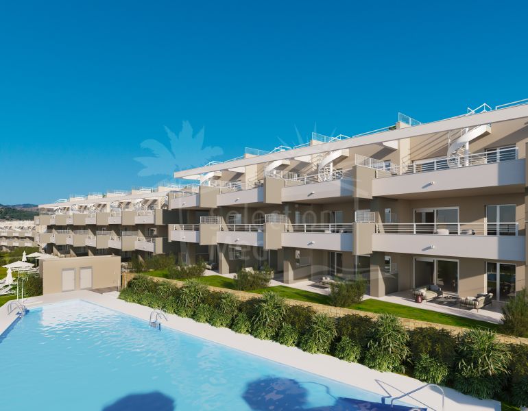 Espectaculares Apartamentos Nuevos en Campo de Golf con Vistas Panorámicas en Estepona.