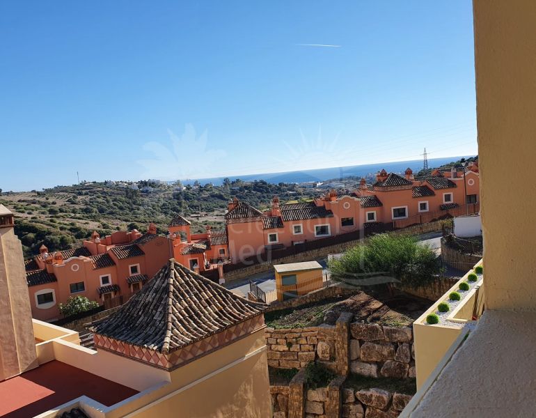 Stunning 2 bedroom penthouse with sea view in Estepona