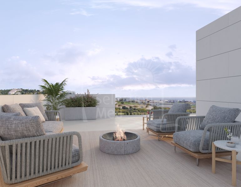À VENDRE - Hors plan, Villa de luxe indépendante de 4 chambres en première ligne de golf avec vue sur la mer dans la zone populaire d'Estepona Golf