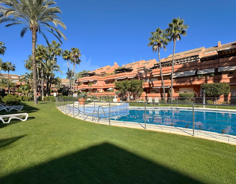 Apartamento de 2 dormitorios en planta baja en El Embrujo Playa, Marbella