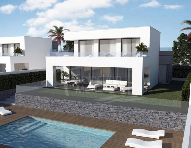 For sale: Exclusive Brand New 4 Bedroom Villa in Gated Complex Walking Distance to the Sea.