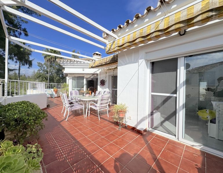 Exclusivity! Spacious Top-Floor 3-Bedroom Apartment with Terraces & Golf Views – Mijas Golf
