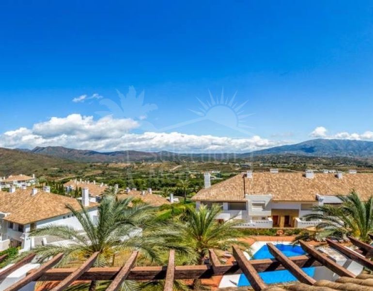 Amplio adosado en venta en La Cala Golf – Vistas panorámicas al mar y al golf