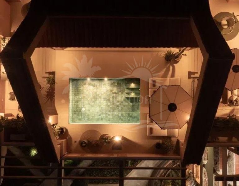 Penthouse ultra luxueux rénové avec piscine privée sur le toit