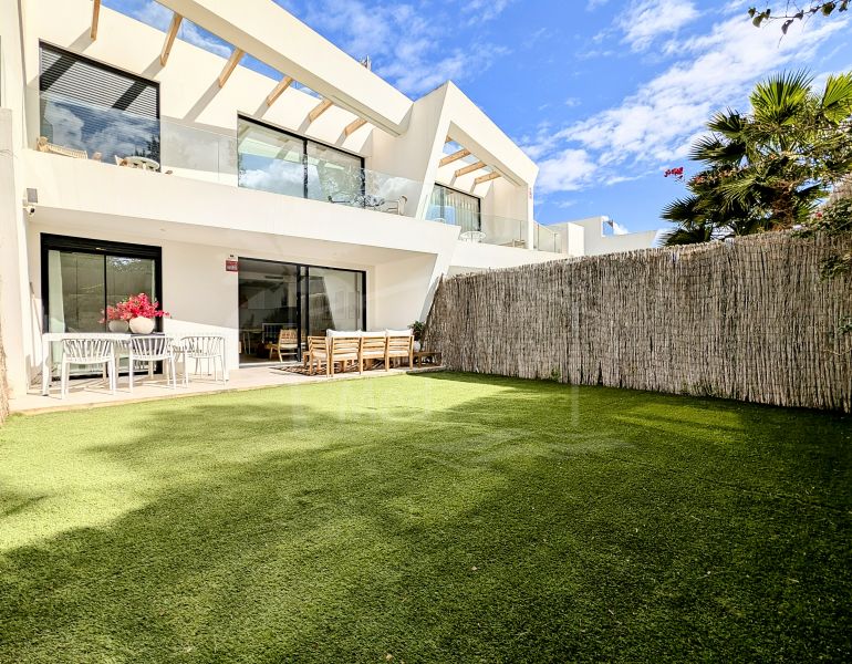 Elegante apartamento en planta baja cerca de Cala de Bou