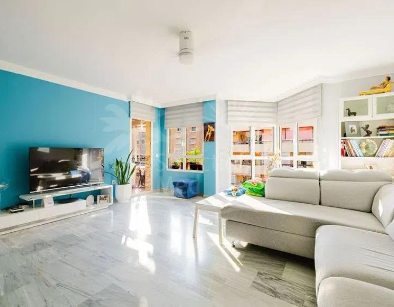 APARTMENT FOR SALE IN TORREMOLINOS – SPACE, LIGHT, AND AN EXCELLENT LOCATION