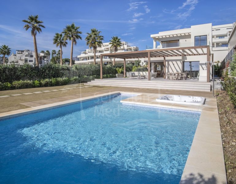 LUXURY BEACHFRONT VILLA ON ESTEPONA’S NEW GOLDEN MILE