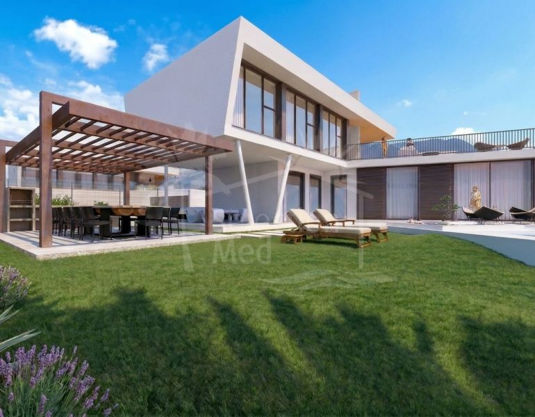 Villa independiente de cuatro dormitorios con vistas al Mediterráneo
