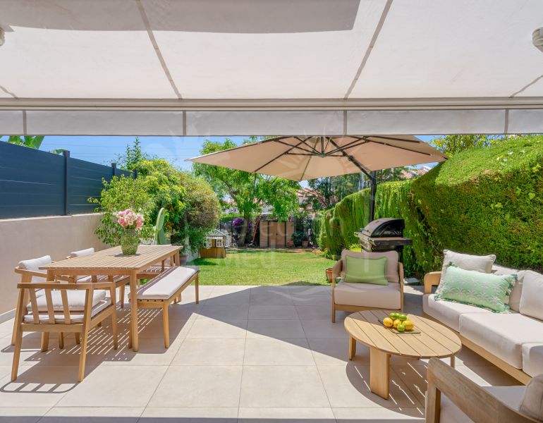 Beautifully reformed three-bedroom townhouse with a private garden in Nueva Atalya