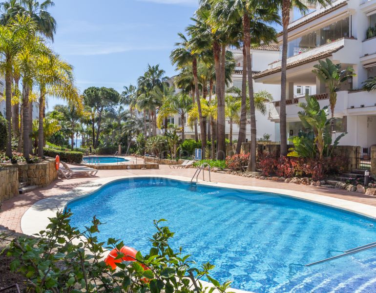 Penthouses for sale in Las Cañas Beach, Marbella Golden Mile