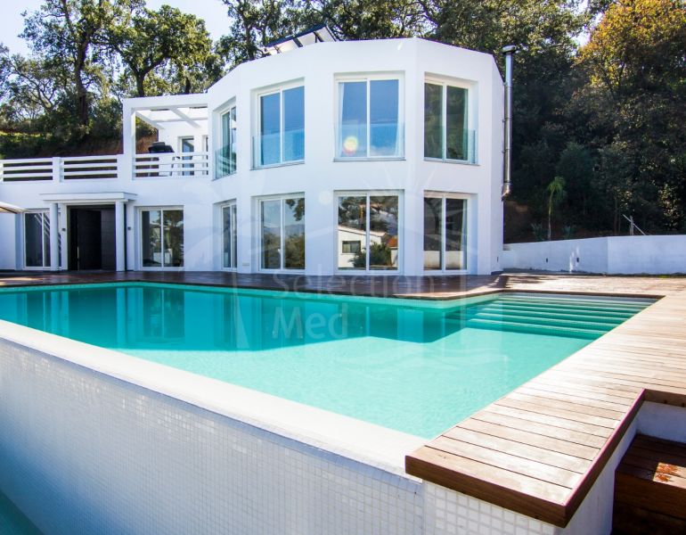 Magnífico chalet de tres dormitorios en La Mairena, Marbella Este