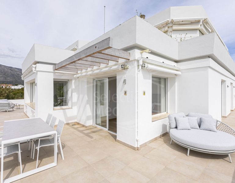 Fully renovated three bedroom penthouse in the Las Brisas – Hotel del Golf urbanization