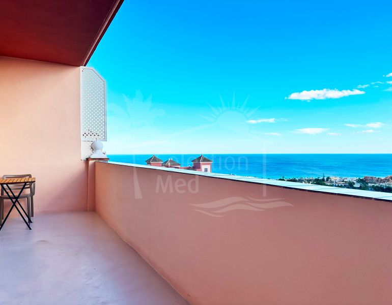 Espectacular Apartamento con vistas al mar en Duquesa Regent, Manilva