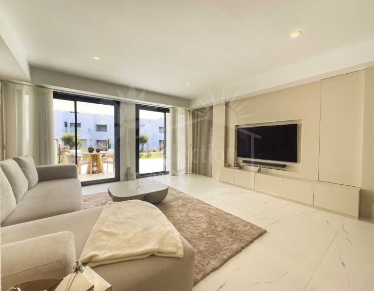 Modern apartment with terrace and sea views
