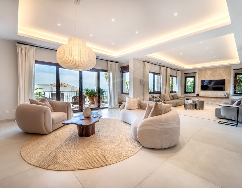 Villa for sale in El Rosario, Marbella East